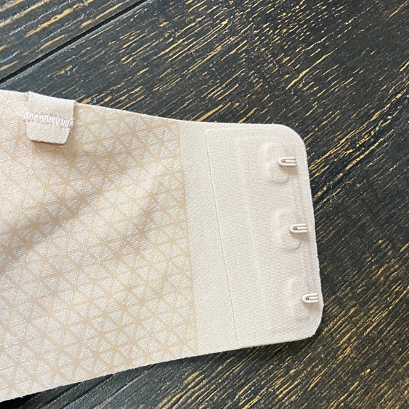 NWT VertVie Nude/Beige Strapless Bandeau Bra - - Picture 5 of 11